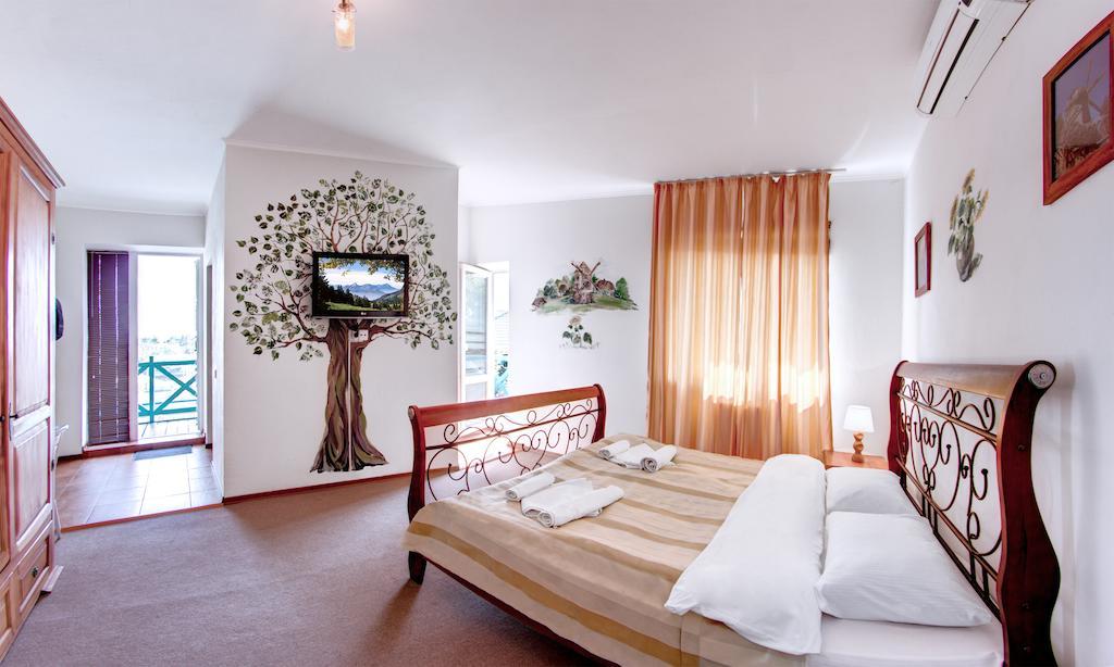 Mayak Resort Kam'yani Potoky الغرفة الصورة