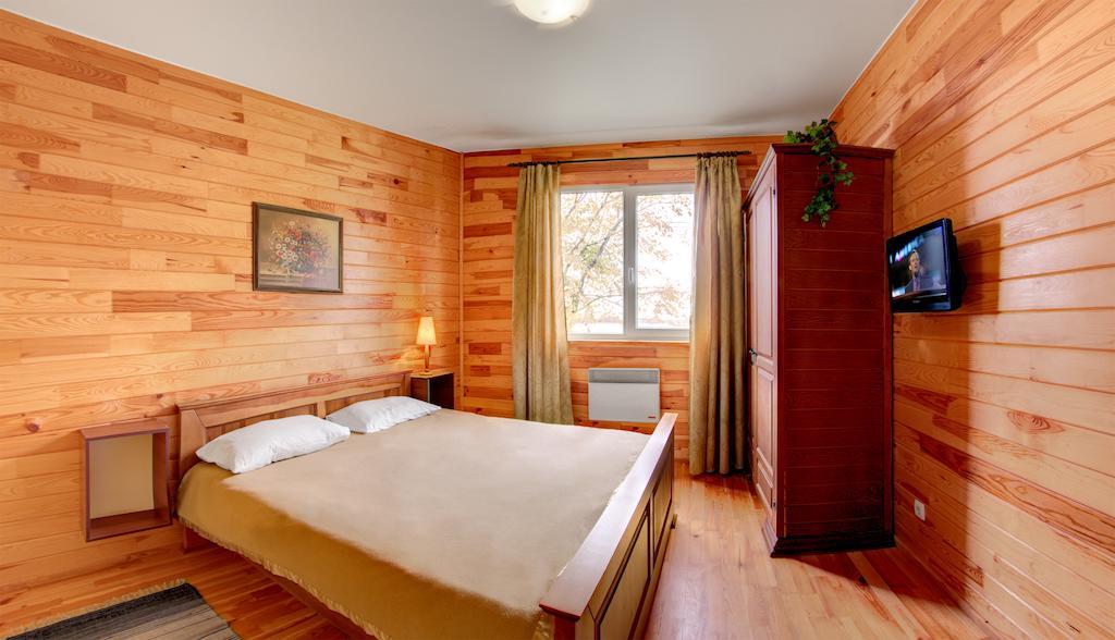 Mayak Resort Kam'yani Potoky الغرفة الصورة